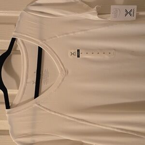 XERSION WOMENS WHITE ATHLETIC  SHORT SLEEVES TEE SIZE SMALL